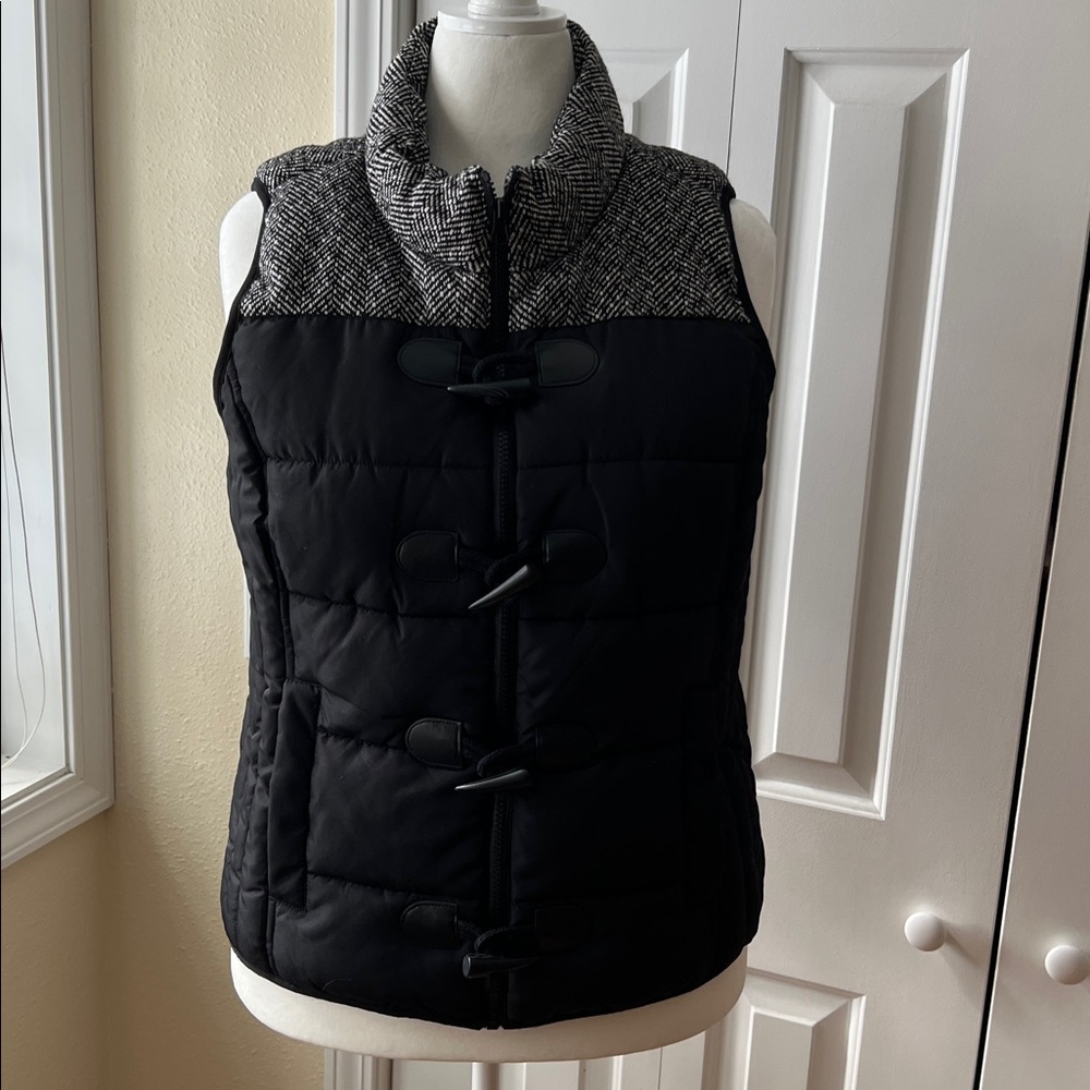 Ruff Hewn Black and White Puffer Vest with Toggle Details - Picture 2 of 8